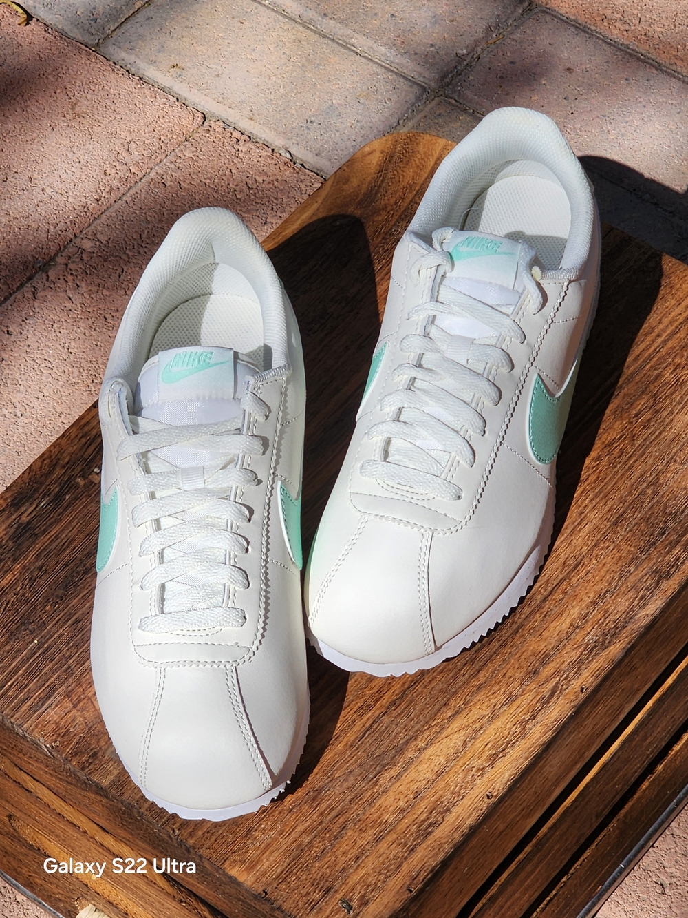 Nike Women’s Classic Cortez Mint Leather Sneakers Size 9 - Picture 2 of 9